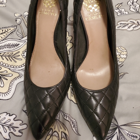 Vince Camuto Odell black quilted heels size 8 - Picture 9 of 9